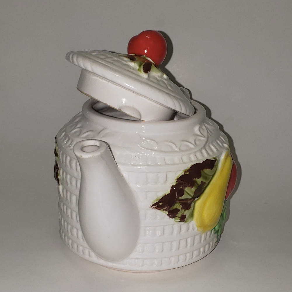 2 Porcelain jugs